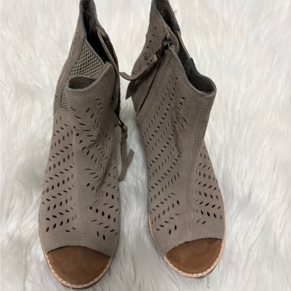 TOMS Taupe Perforated Peep-Toe Zip Up Ankle Festival Boho Booties